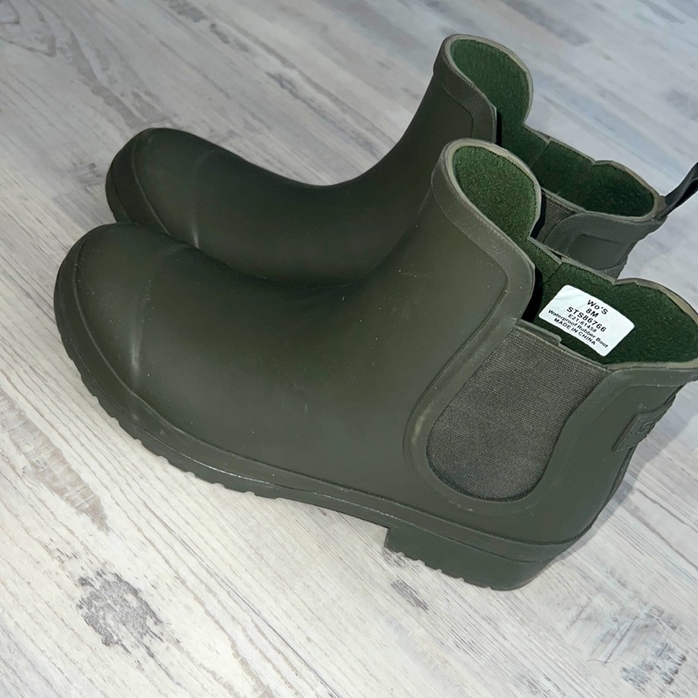 Sperry Rainboots 💚